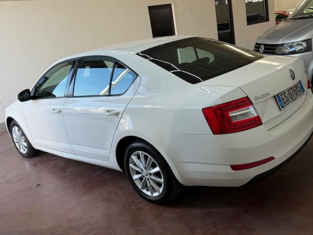 Skoda Octavia 1.6 TDI CR 105 CV DSG Ambition - Foto 6