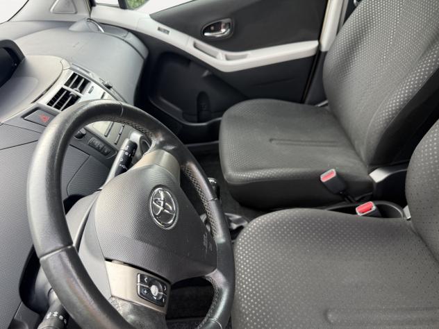 Toyota Yaris 1.0 Sol 5p - Foto 8