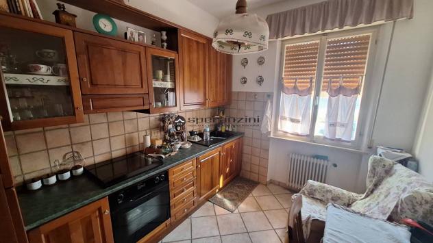 FOSSOMBRONE: A fossombrone, in zona residenziale e tranquilla, proponiamo in vendita una spaziosa casa in un piccolo contesto abitativo risalente agli - Foto 2