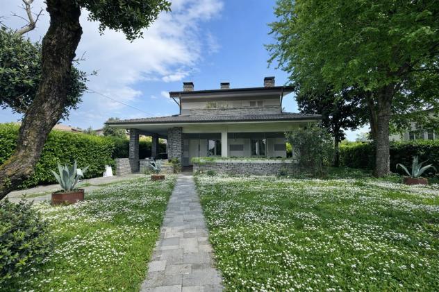VILLA SINGOLA SU LOTTO DI 820 MQ