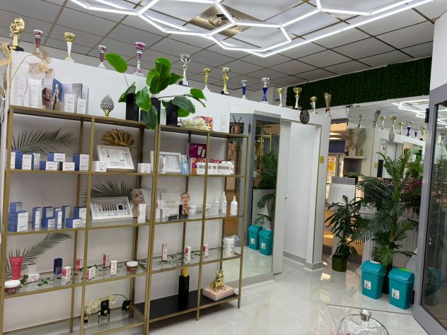 Vendesi centro estetico 50 mq – avviato affito mesille 350 in centro comerciale - Foto 8