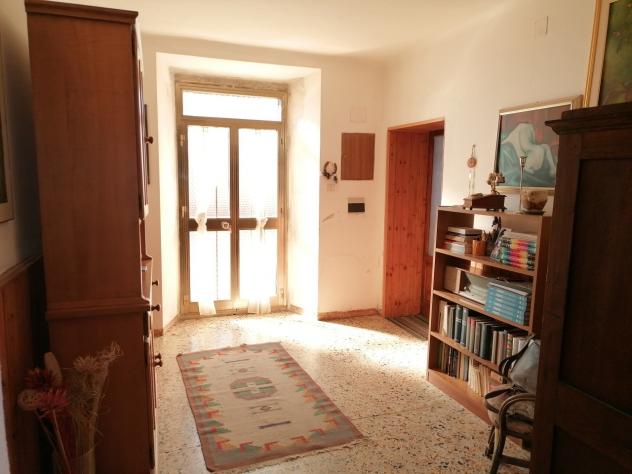 Nel paese storico di Selvena; dove si trovano negozi di prima necessita una banca e la posta; a 20 KM dal Monte Amiata, 8 Km da Castell'Azzara, 23 dal - Foto 19