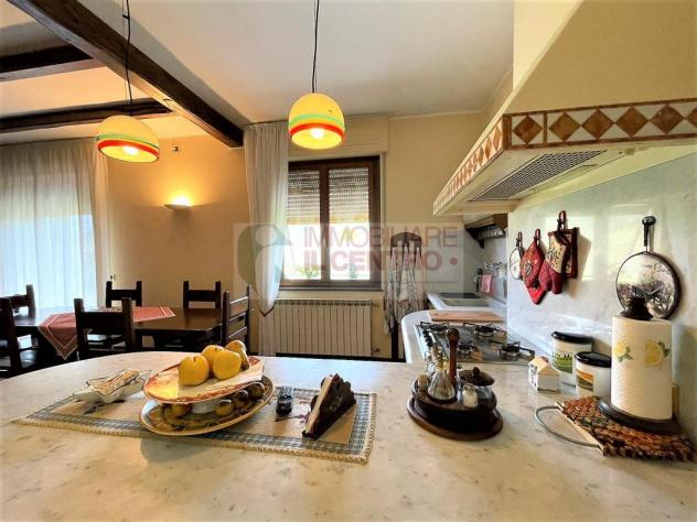 Vicino al Centro di Sarzana Villa trifamigliare con fondi commerciali e giardino - Foto 11