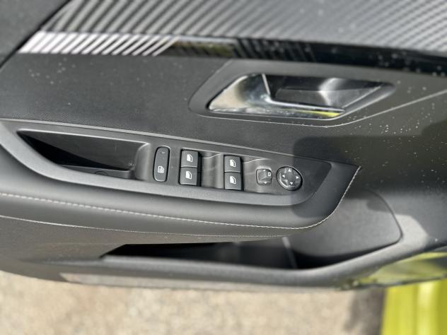 Peugeot 208 Hybrid 100 e-DCS6 Allure - Foto 8