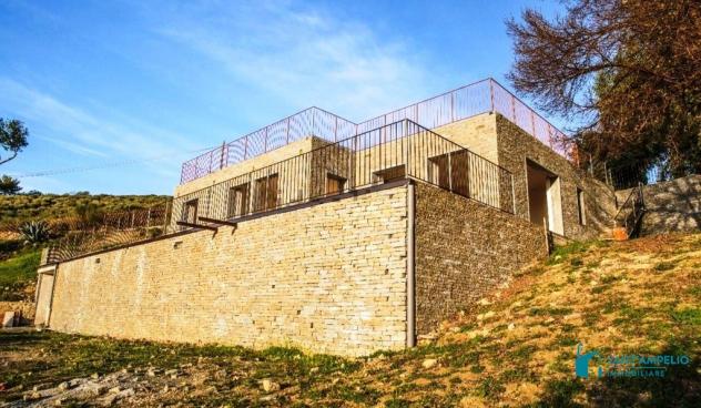 Bordighera VENDESI VILLA CON GIARDINO PRIVATO