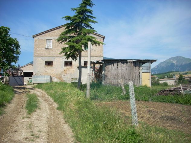 Casale con terreno nel comune di Campli (Te) - Foto 7