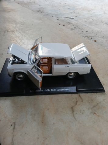Auto Vintage Deluxe Collection 1/24 Alfa Romeo Giulia 1600 super (1965) - Foto 3