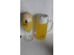 2 bicchieri da birra pubblicitari con candele
