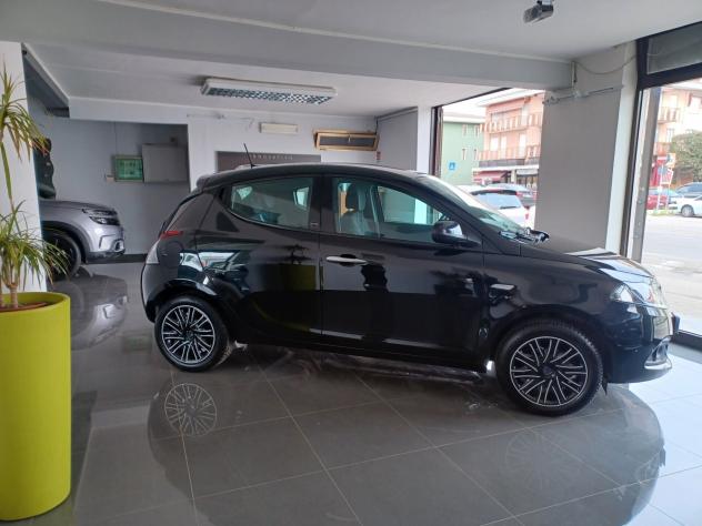 Lancia Ypsilon 1.0 Hybrid 70cv - Foto 8