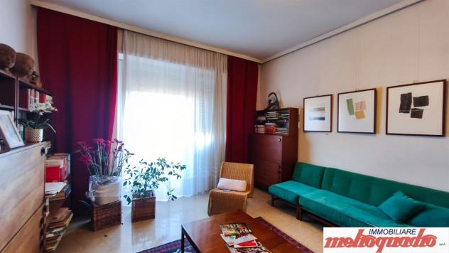 CENTRO - PIANO ALTO APPARTAMENTO DI AMPIA DIMENSIONE - Foto 3