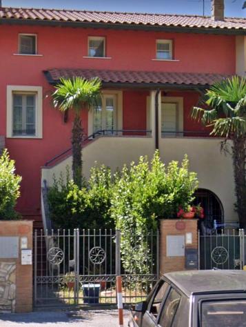 APPARTAMENTO INDIPENDENTE di 4 vani e di 118 mq (MASSAROSA) rif. 621
