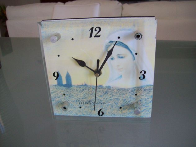 Orologio da tavolo souvenir Madonna di Medjugorje