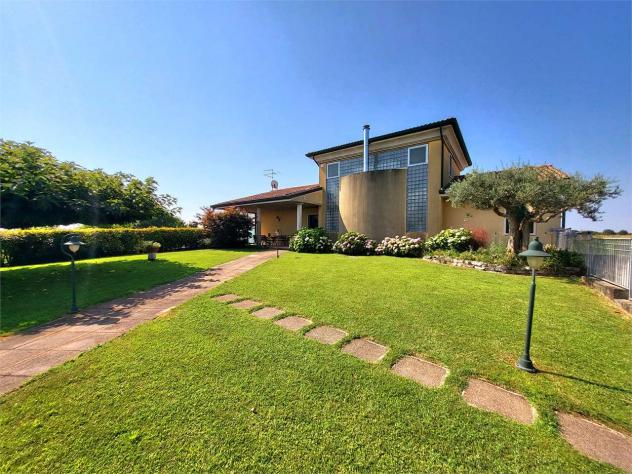 V005554 - VILLAFRANCA – VILLA SINGOLA CON GIARDINO DI 2.000 MQ
