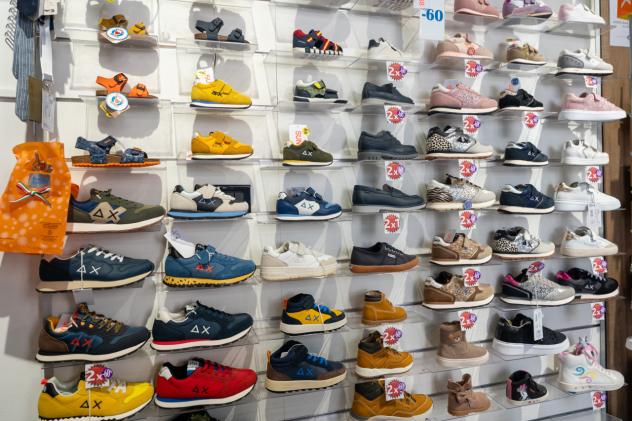 Abbigliamento in vendita a Belpasso - Foto 18