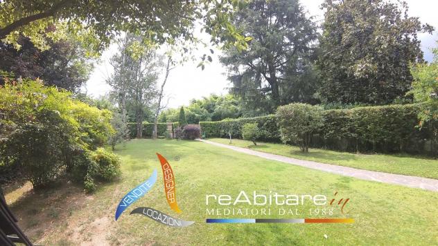 Villa Luminosa nel Verde: Privacy, Comfort e Spazi per la Famiglia
