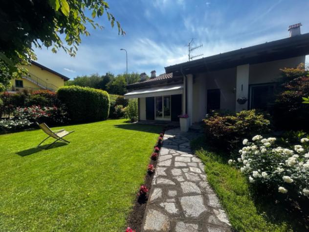 Villa di 314 m² con più di 5 locali e box auto doppio in vendita a Azzate - Foto 8