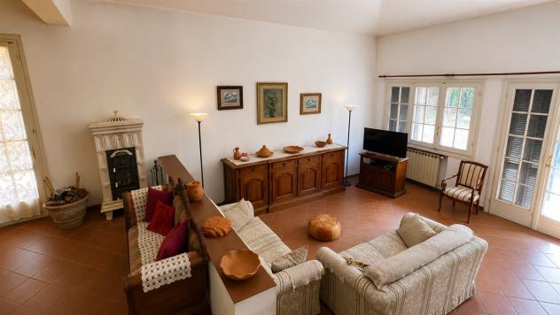 Villa indipendente con ampio giardino e taverna – Greve in Chianti (frazione Greti ) - Foto 5
