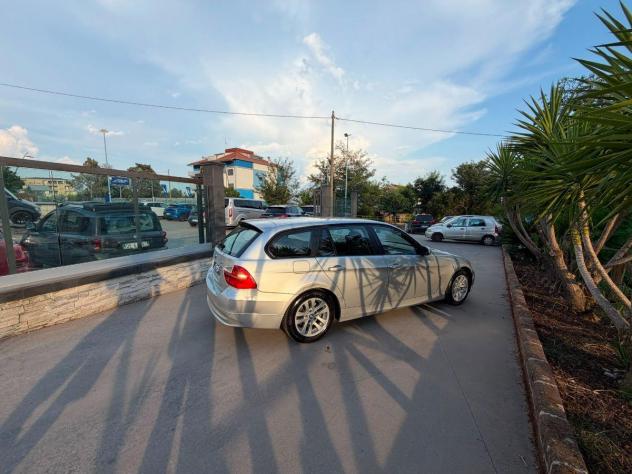 BMW - Serie 3 Touring - 320d Futura - Foto 4