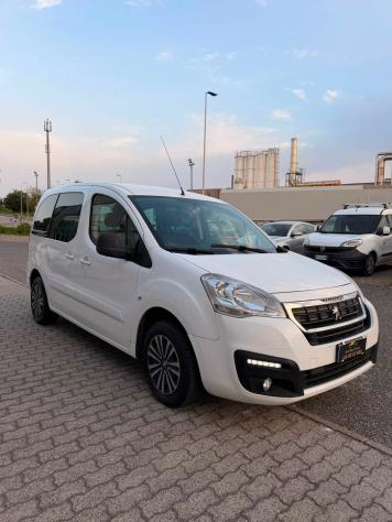 Peugeot Partner Tepee BlueHDi 100 ETG6 S&S Active - Foto 2