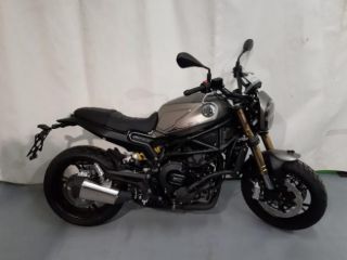 BENELLI Leoncino 800 .