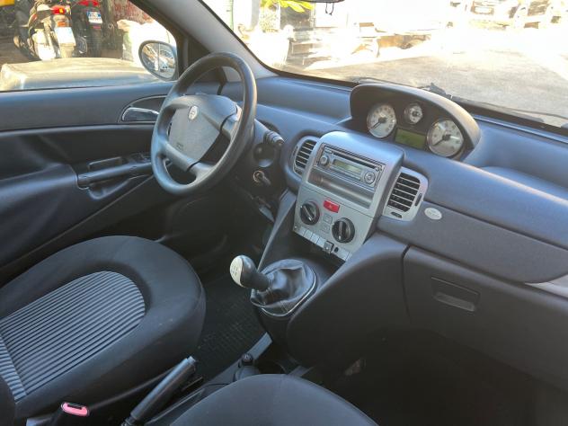 Lancia Ypsilon 1.3 MJT 75 CV 07 - Foto 2