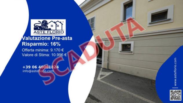 Immobile in asta di 16 m², box auto in vendita a Arluno