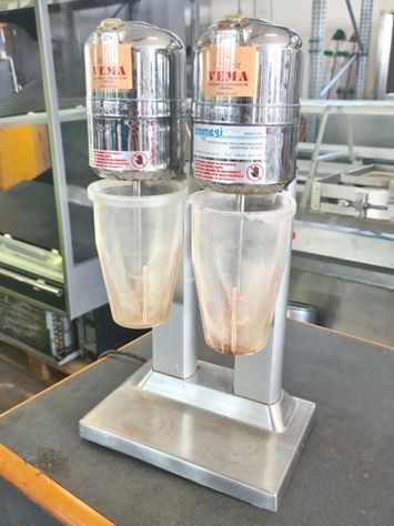 frullino per frappè a doppio bicchiere usato