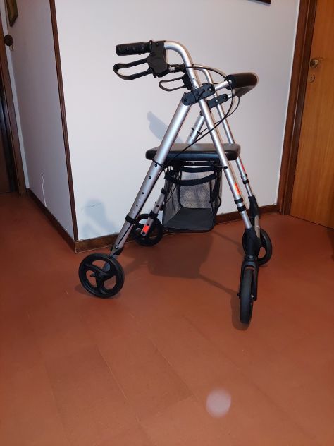 Vendo deambulatore nuovo - Foto 3