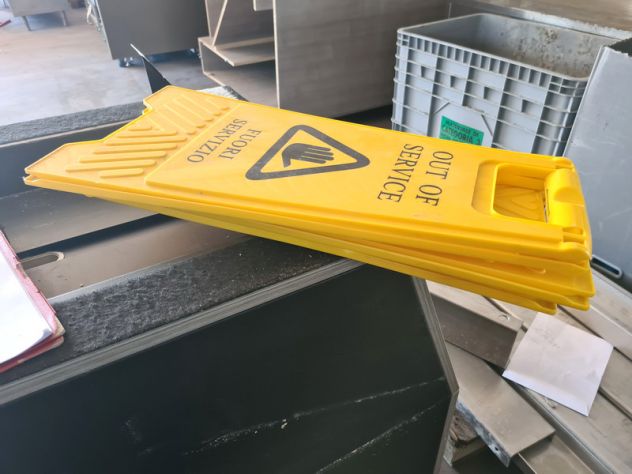 cartelli segnalazione pavimento bagnato usati - Foto 2