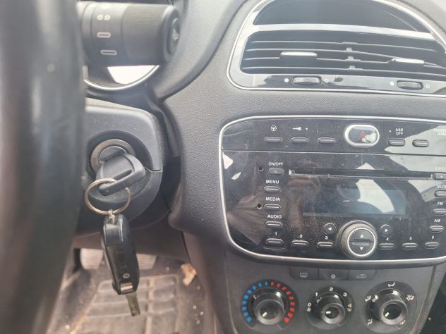 FIAT PUNTO 4A SERIE anno 2016 - Foto 8