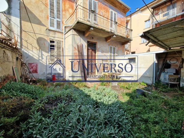 CASA INDIPENDENTE DA RISTRUTTURARE CON CORTILE IN CENTRO - Foto 6