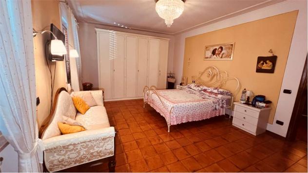 VBF segr 295 - SPLENDIDA BIFAMILIARE RISTRUTTURATA CON GIARDINO E GARAGE - Foto 17