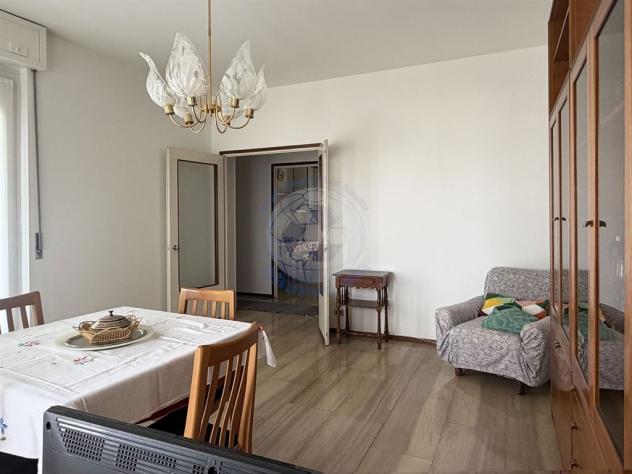 Ampio trilocale all’ottavo piano con tripla esposizione - Foto 3