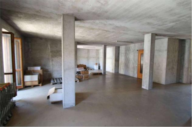 Palazzo / Stabile di 450 m² con più di 5 locali in vendita a Galbiate - Foto 11