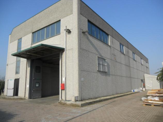 Immobile di 917 m² con 4 locali in vendita a Pogliano Milanese