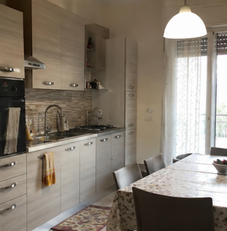 PIAZZA BENGASI TRILOCALE DECOROSO ARREDATO