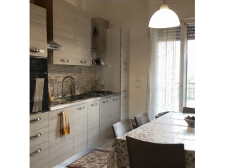 PIAZZA BENGASI TRILOCALE DECOROSO ARREDATO