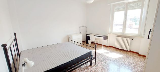 AFFITTASI TRILOCALE CON 3 STANZE PER INTERO APPARTAMENTO O PER SINGOLA STANZA - Foto 5