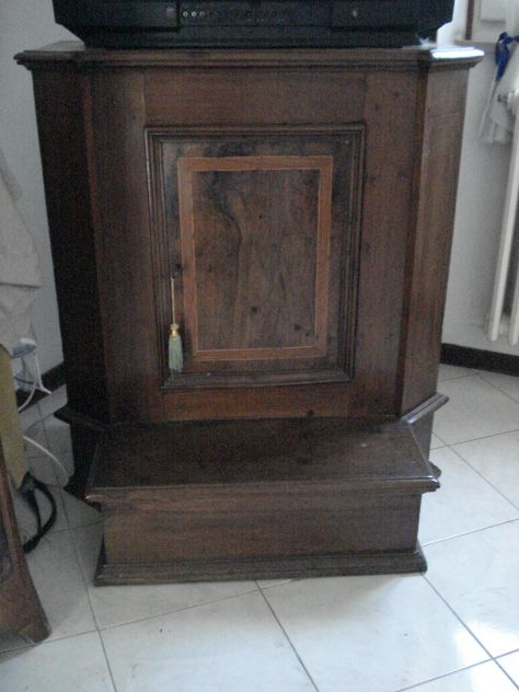 INGINOCCHIATOIO ANTICO TENUTO MOLTO BENE E ANCHE MOLTO CAPIENTE. - Foto 2