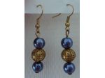 Orecchini con perle dorate e blu/violetto