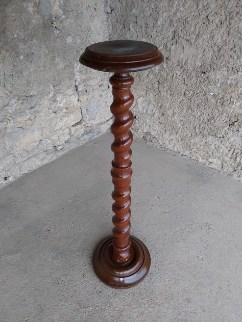 Colonna porta oggetti