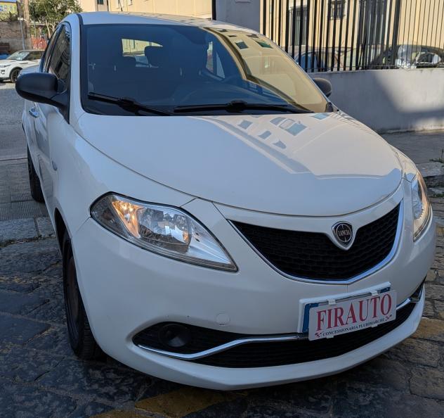 Lancia Ypsilon 1.3 MJT 16V 95 CV 5 porte S&S Silver - Foto 2