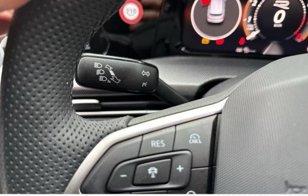Volkswagen Golf 1.5 TSI ACT 110kW R-LINE CAMERA LED NAVI - Foto 7