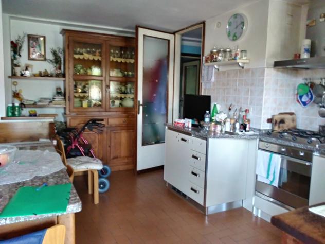 Villa bifamigliare su piu' piani con possibilita' di divisione in due unita' distinte con ingressi separati .La casa è cosi composta da : pt ingresso - Foto 12
