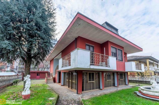 VILLA di 6 vani e di 380 mq (PANTIGLIATE) rif. 000001354