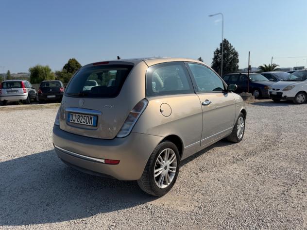 Lancia Ypsilon 1.3 MJT 90 CV Oro Giallo - Foto 3