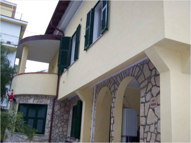 Laigueglia affitto in villa quadrifamiliare 4 alloggi varie metrature