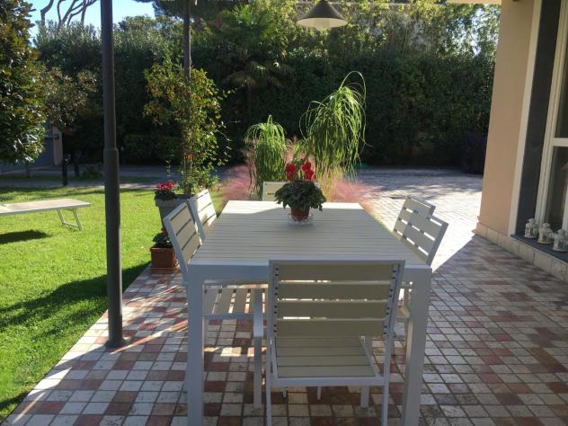 Villetta bifamiliare in vendita a Lido di Camaiore - Camaiore 200 mq Rif: 938648