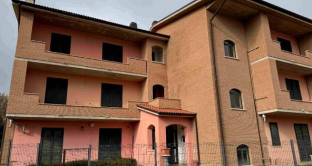 Immobile in asta di 314 m², box auto in vendita a Serra Sant'Abbondio - Foto 3
