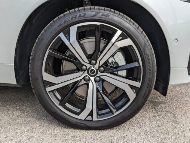 Volvo XC60 T6 Plug-in hybrid AWD automatico Ultra Dark - Foto 10